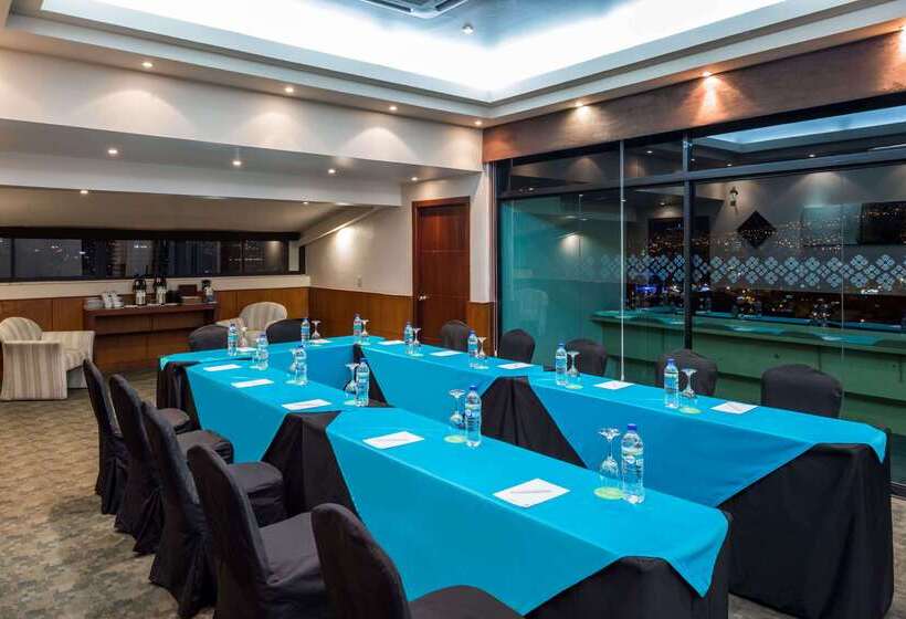 هتل Wyndham Garden Quito