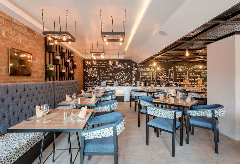 هتل Wyndham Garden Quito