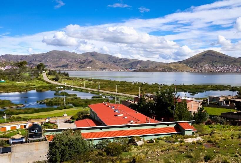 ホテル Lake Titicaca