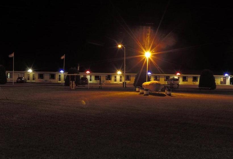 فندق على الطريق Travelodge By Wyndham Grand Falls