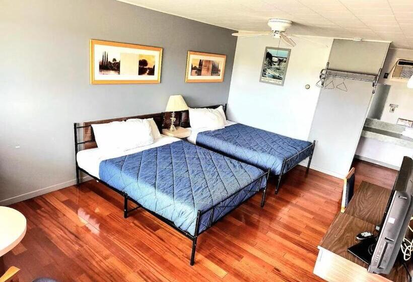 فندق على الطريق Travelodge By Wyndham Grand Falls