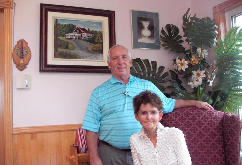 فندق على الطريق Travelodge By Wyndham Grand Falls