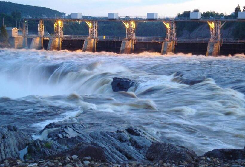 فندق على الطريق Travelodge By Wyndham Grand Falls