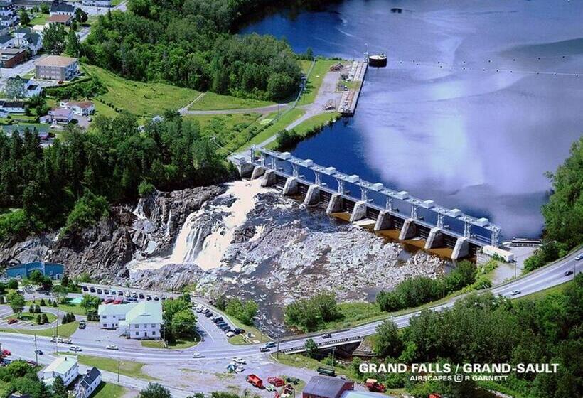 فندق على الطريق Travelodge By Wyndham Grand Falls