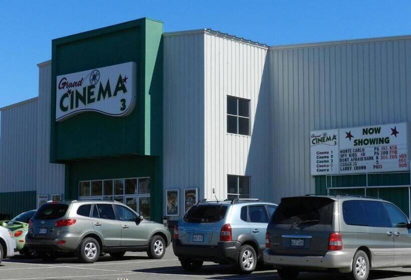 فندق على الطريق Travelodge By Wyndham Grand Falls