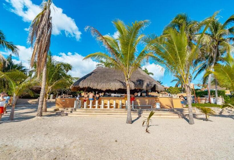 منتجع Puerto Aventuras Hotel & Beach Club