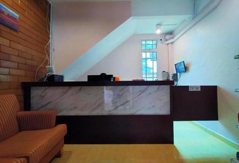 فندق Oyo 89934 Rose Village Inn 1