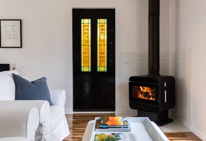 A Cottage In Richmond