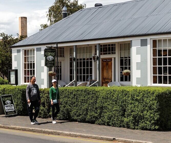 A Cottage In Richmond