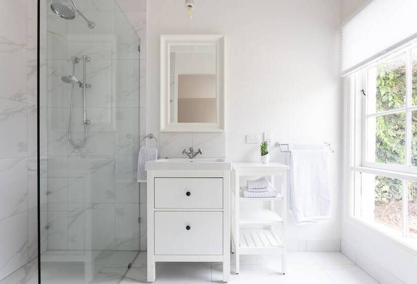 A Cottage In Richmond