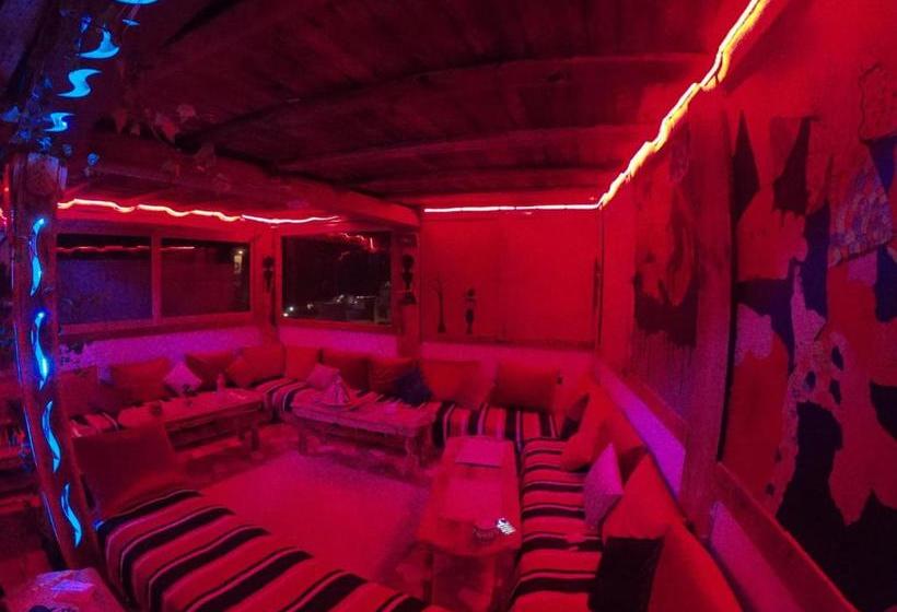 فندق صغير Tayought Surf House