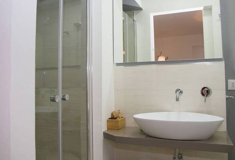 تختخواب و صبحانه Sea Suites