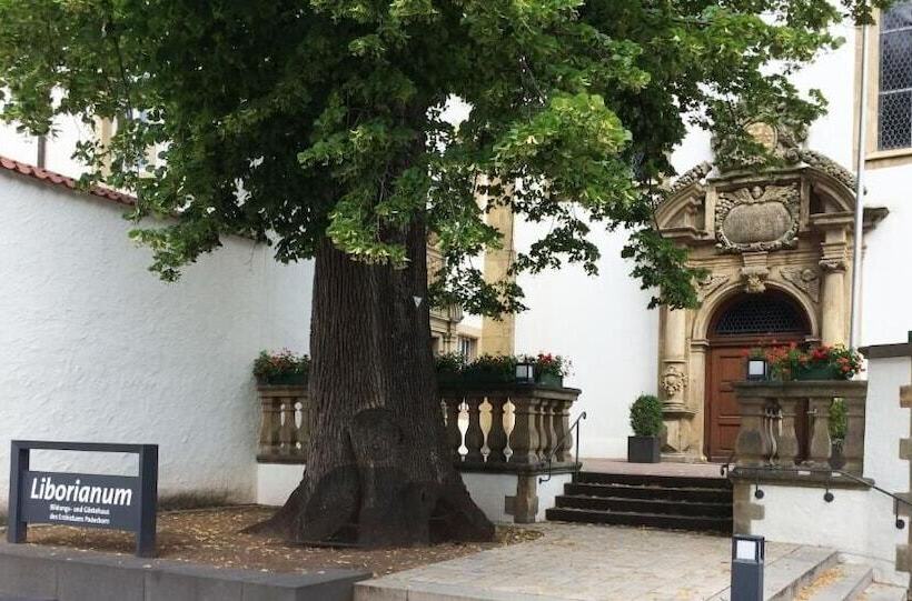 هتل Bildungs Und Tagungshaus Liborianum
