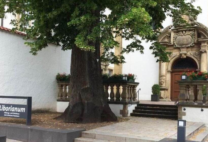 هتل Bildungs Und Tagungshaus Liborianum