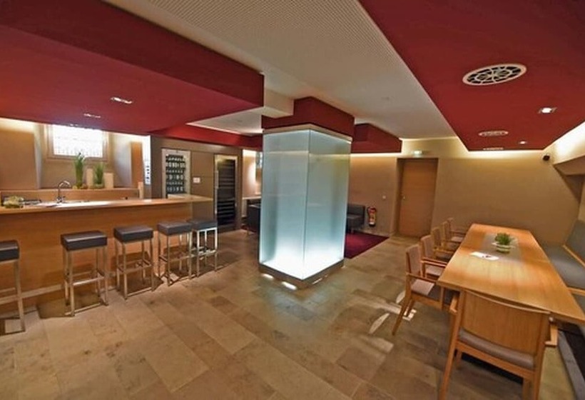 هتل Bildungs Und Tagungshaus Liborianum