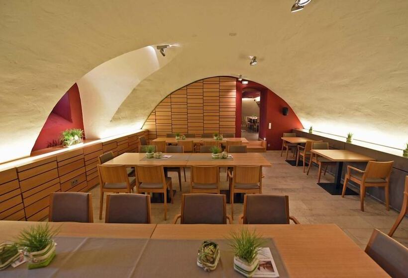 هتل Bildungs Und Tagungshaus Liborianum