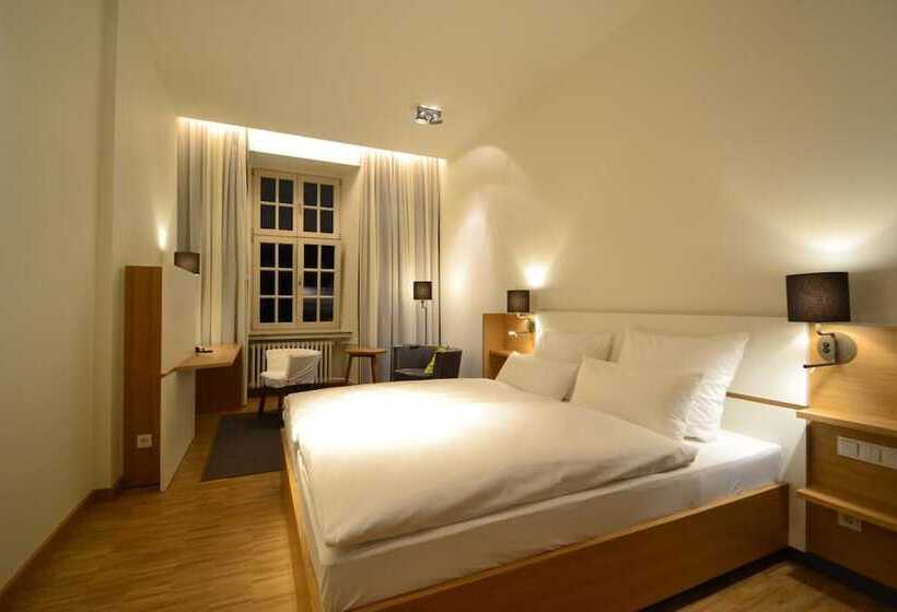 هتل Bildungs Und Tagungshaus Liborianum