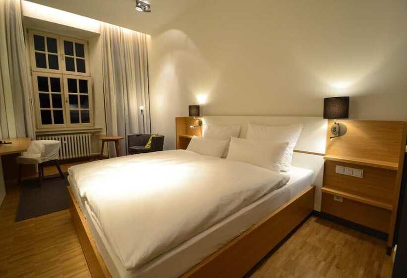 هتل Bildungs Und Tagungshaus Liborianum