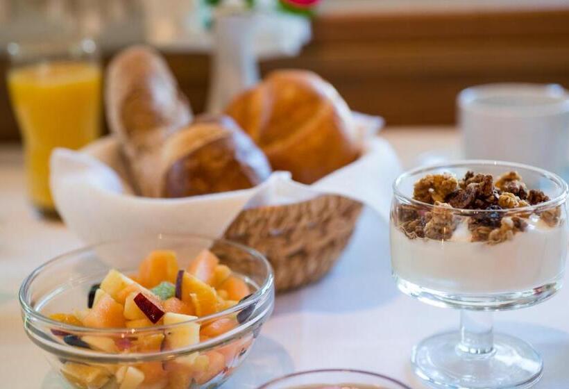 Отель Garni Sirmian