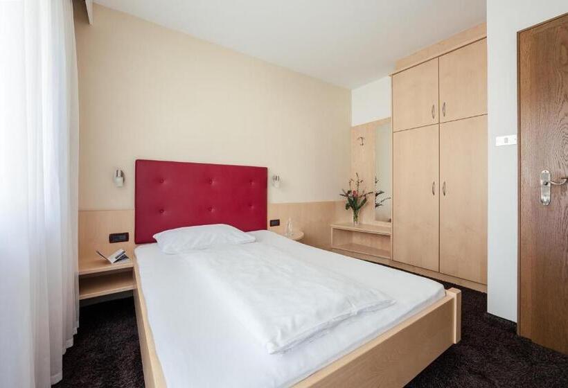 Отель Garni Sirmian