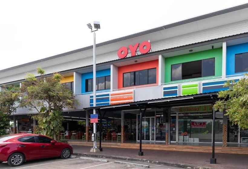 Отель Oyo 728 The Hopp Airport