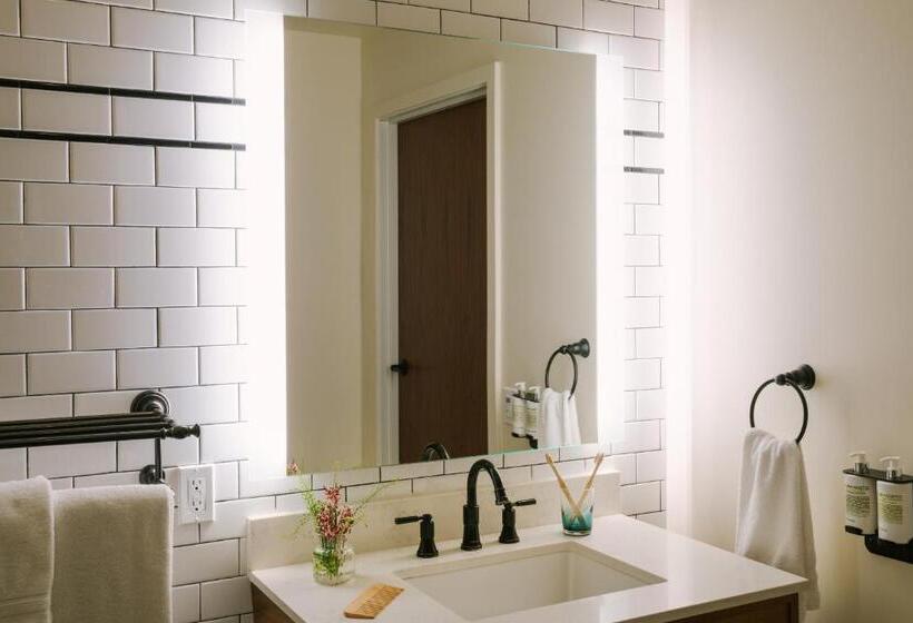 Found Hotel, Santa Monica