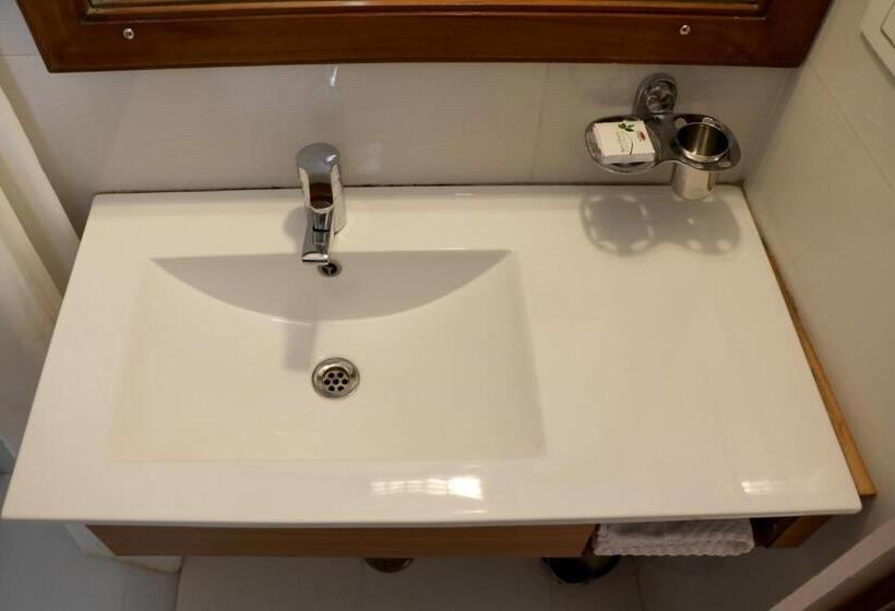 ホテル The Three Oaks Boutique