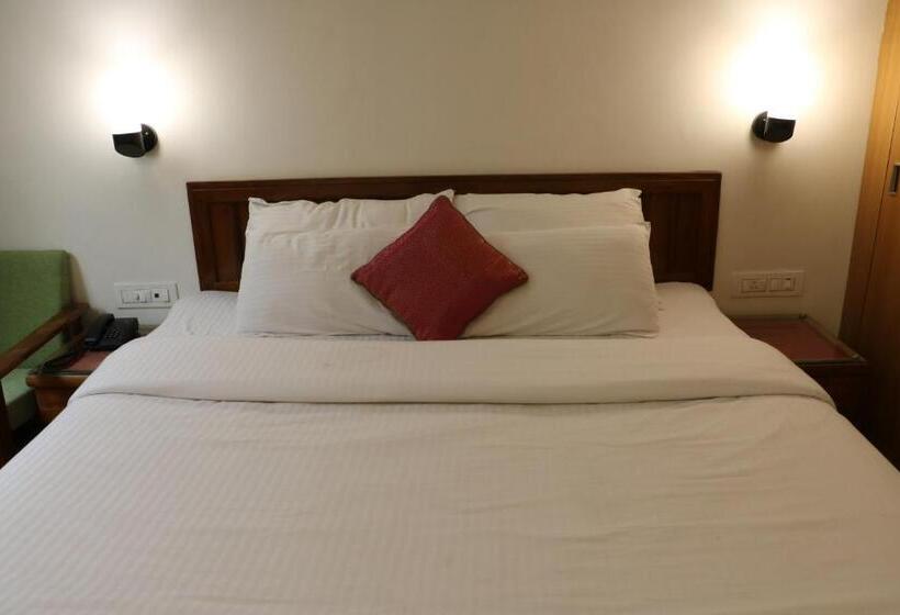 ホテル The Three Oaks Boutique