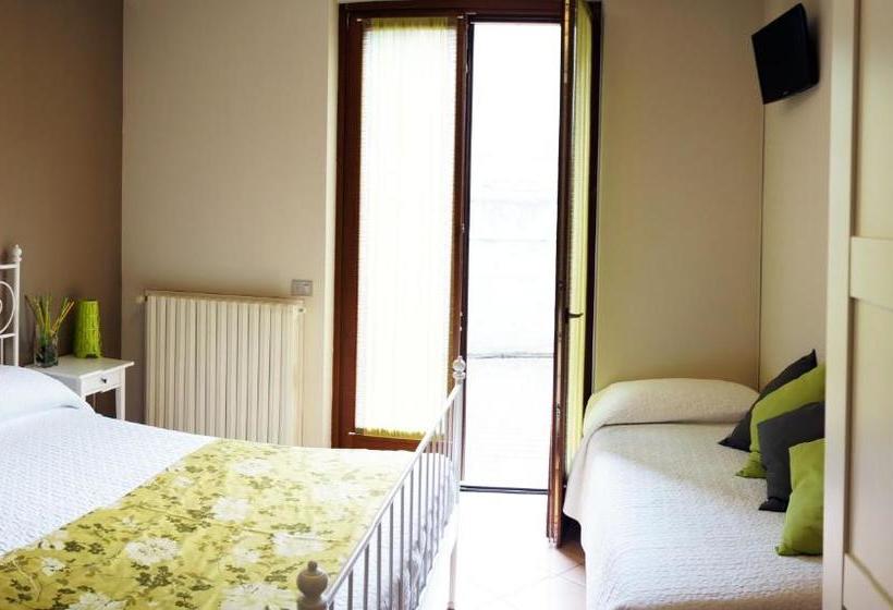 پانسیون Alexander Rooms