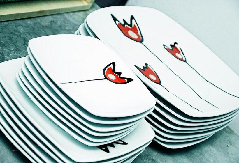 Пансион Monkey Safari Hostel