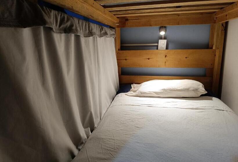 Пансион Monkey Safari Hostel