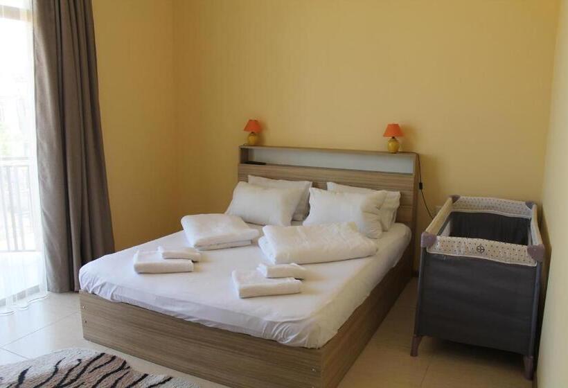 پانسیون Okro Life