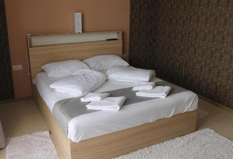 پانسیون Okro Life