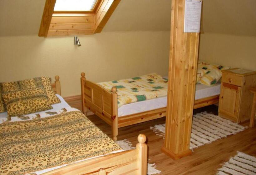 פנסיון Tavi Fészek Fogadó