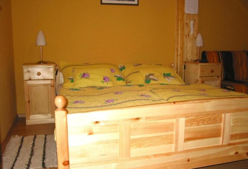 פנסיון Tavi Fészek Fogadó