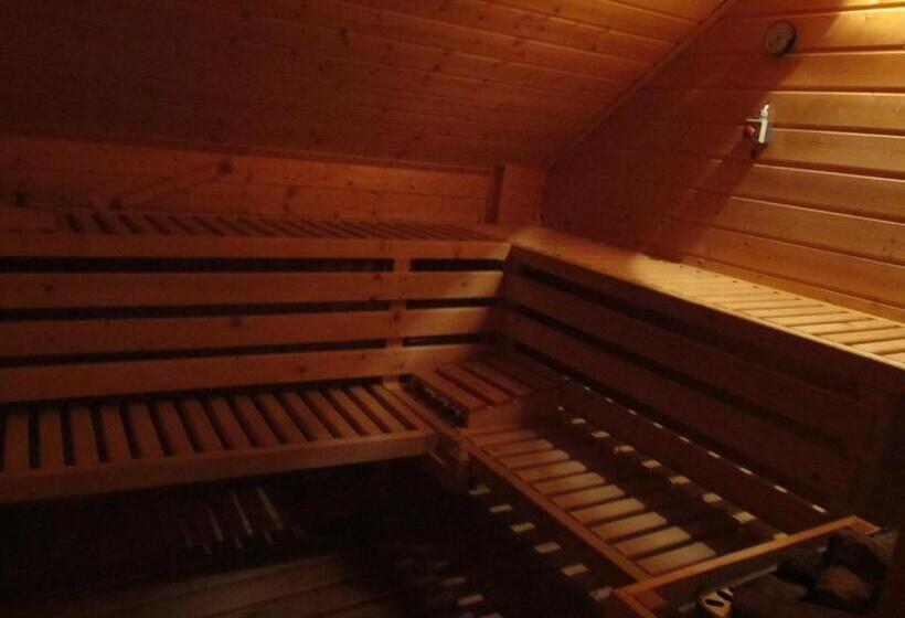 פנסיון Tavi Fészek Fogadó