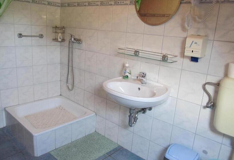 פנסיון Tavi Fészek Fogadó