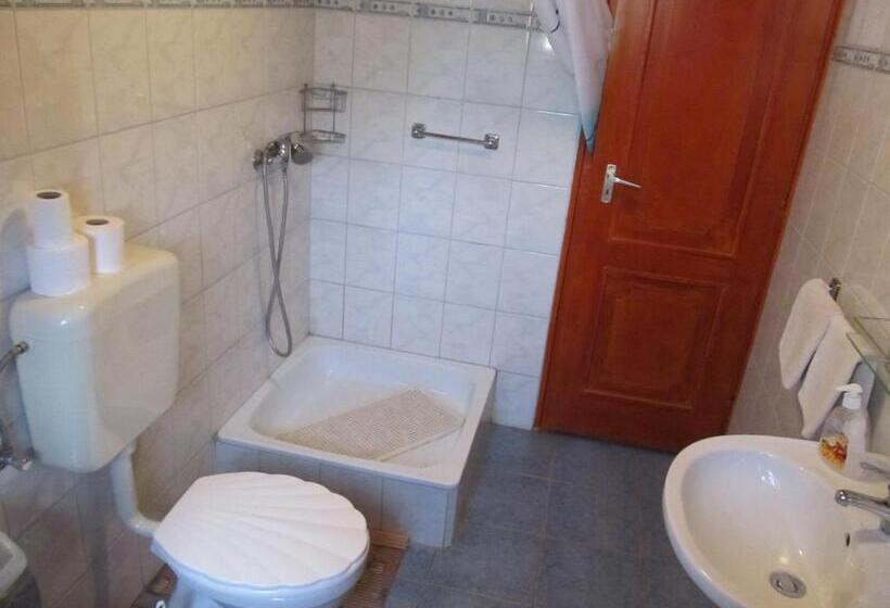 פנסיון Tavi Fészek Fogadó