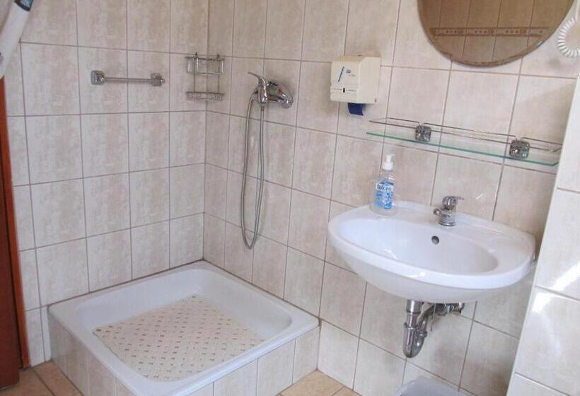 פנסיון Tavi Fészek Fogadó