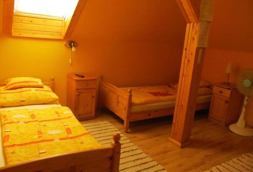 פנסיון Tavi Fészek Fogadó