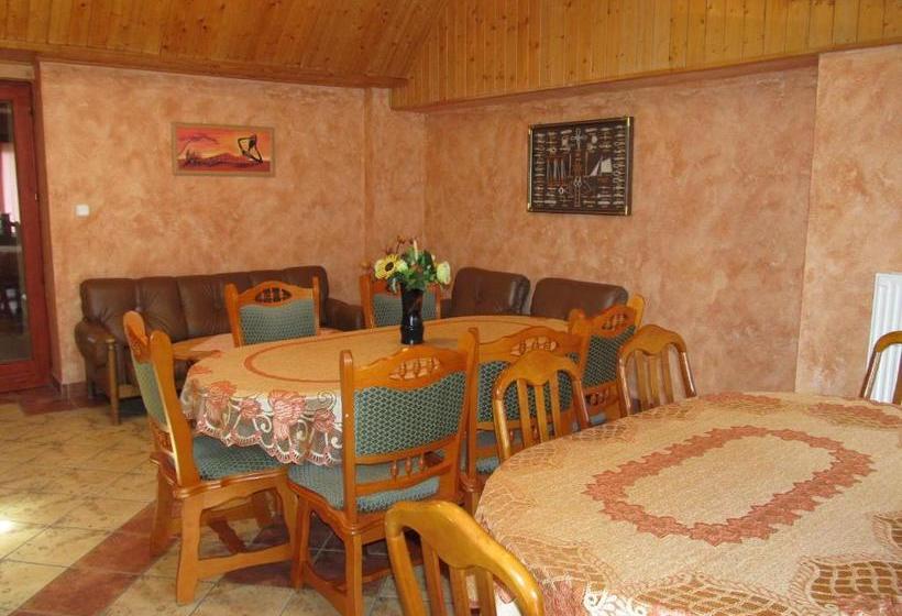 פנסיון Tavi Fészek Fogadó