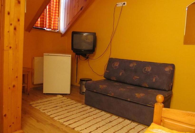 פנסיון Tavi Fészek Fogadó