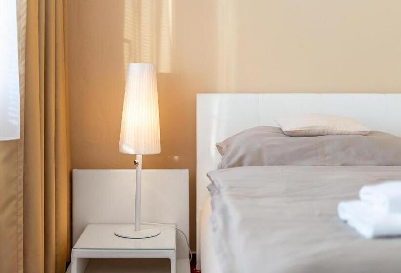 膳宿费 Vila Jiřinka