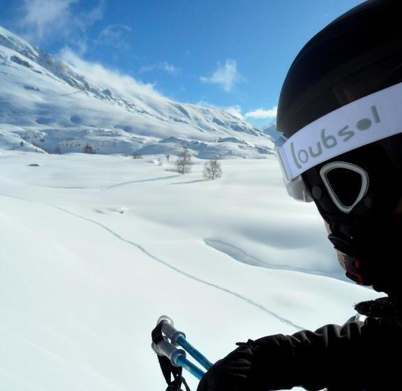 Отель Auberge La Cure