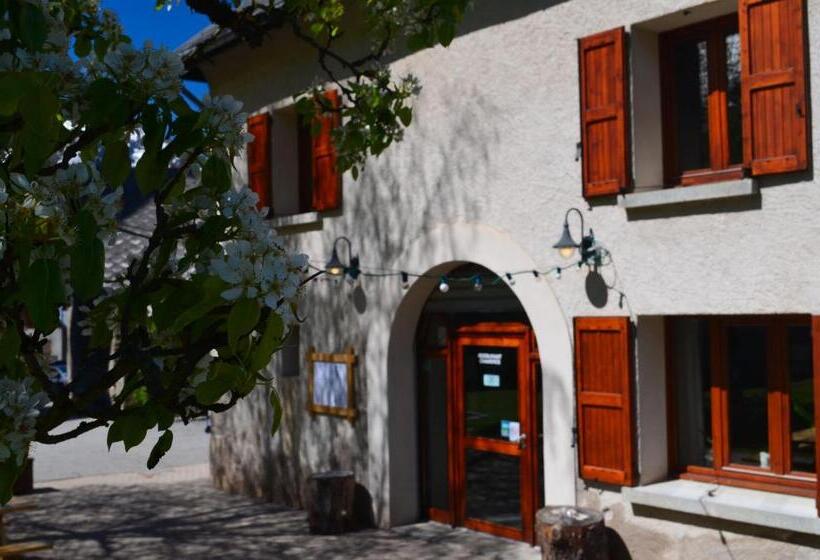 Отель Auberge La Cure