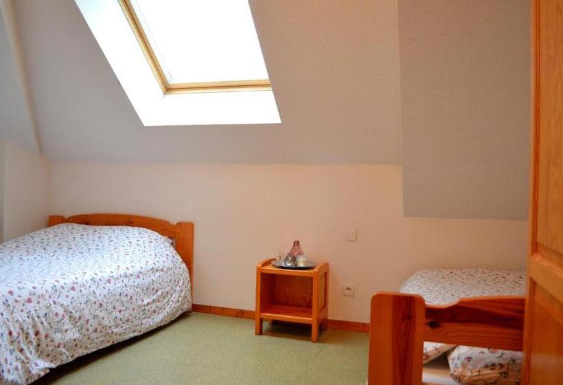 Отель Auberge La Cure