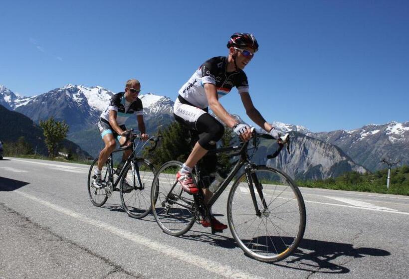 Отель Auberge La Cure