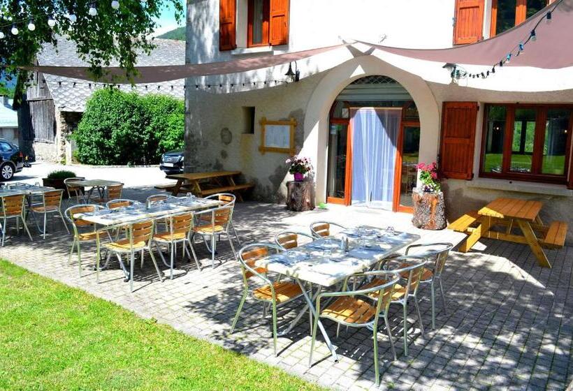 Отель Auberge La Cure