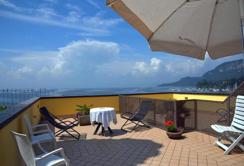 ホテル Ristorante Miralago