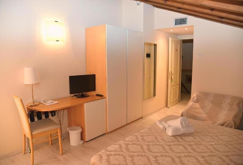 ホテル Ristorante Miralago